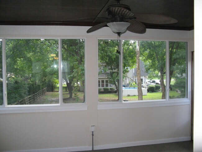 Building Photo - 7163 Plum Grove Ct