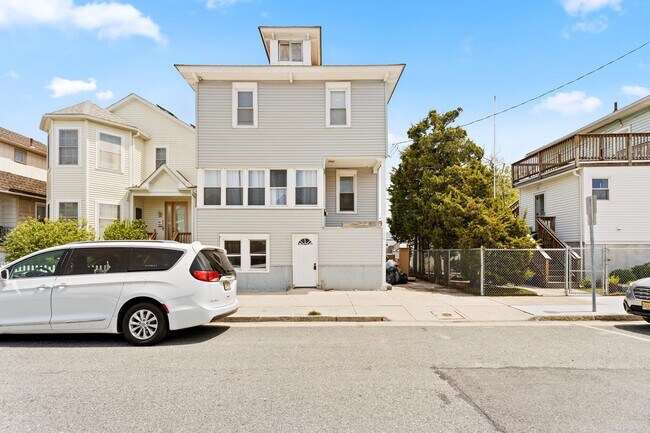 Primary Photo - 105 N Windsor Ave