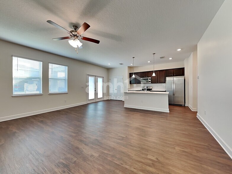 Building Photo - 127 Onate Cir