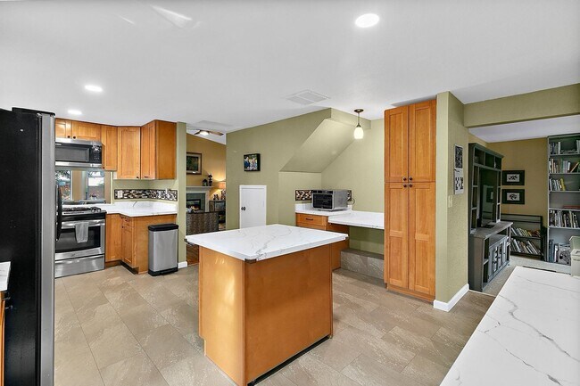 Building Photo - Lakeside Living in Lacey's Lake Forest Nei...