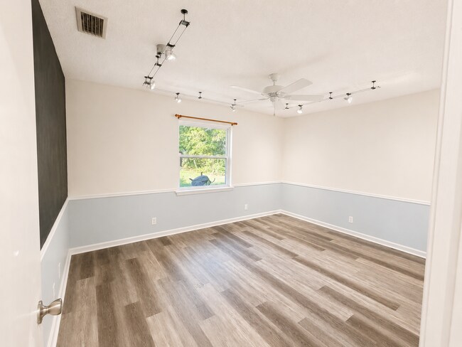 Building Photo - 212 Muskogee Ct