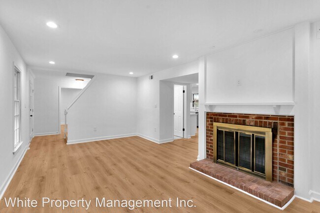 Building Photo - 3 br, 2.5 bath House - 2742 Creekbed Lane