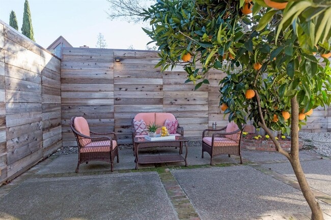 Building Photo - Bright and Airy Sunnyvale Home with Updated Bathrooms and Private Yard