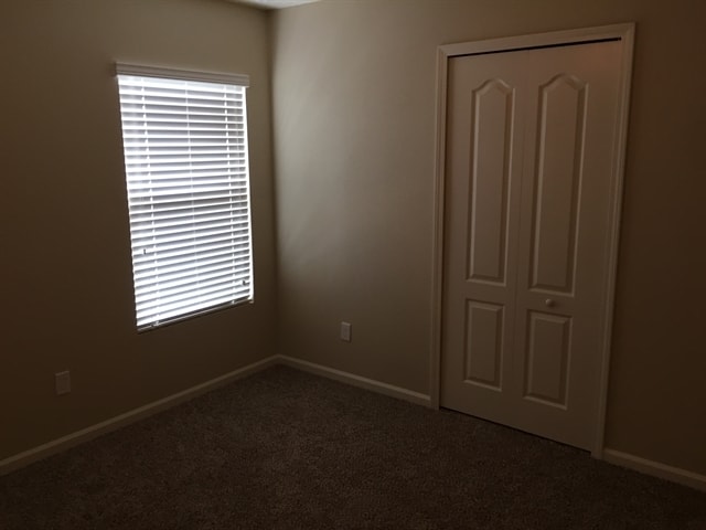 Building Photo - 372 W New England Dr