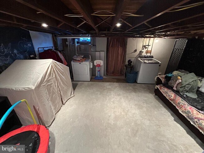 Building Photo - 520 Ridge St