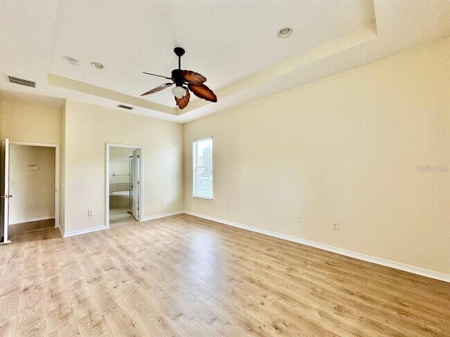 Building Photo - 3989 Windcrest Dr