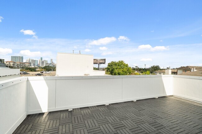 Building Photo - 1309 Rosewood St