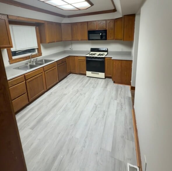 Building Photo - 1831 N 13th St