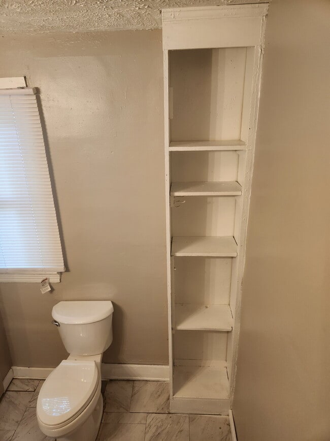 Building Photo - "Charming 3-Bedroom on Durkee Avenue, Clev...