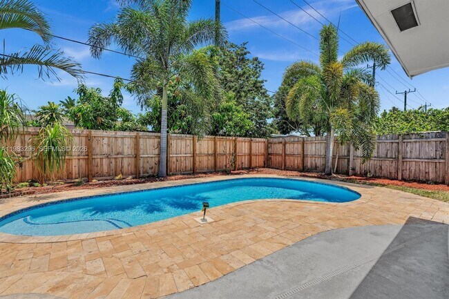 Building Photo - 2920 NE 8th Terrace