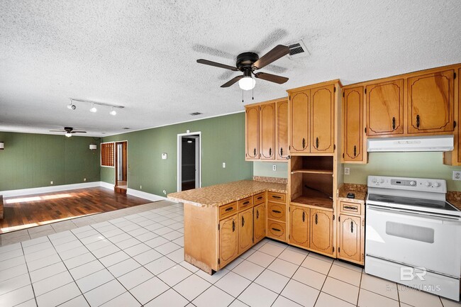 Building Photo - 34046 Widell Ave