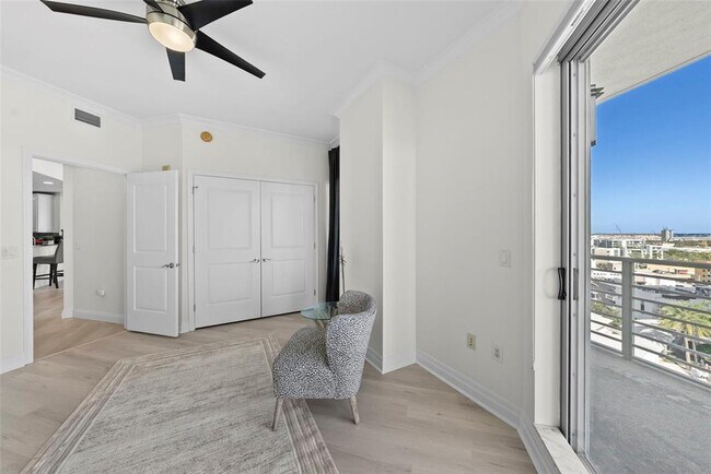 Building Photo - 449 S 12th St