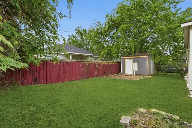 Building Photo - 303 Gans St