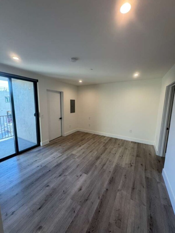 Building Photo - 5923 Laurel Canyon Blvd