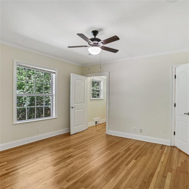 Building Photo - 3859 Peachtree Dunwoody Rd
