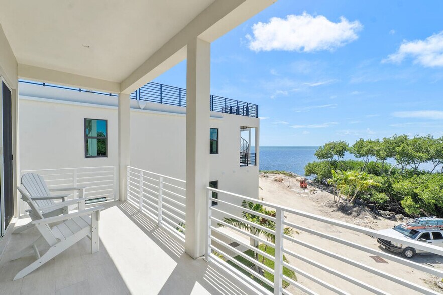 Building Photo - 99 Seaside Ave