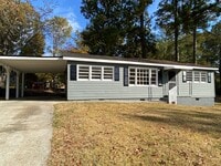 Building Photo - 3 Bedrooms, 1 Bathroom - Home in West Rome!