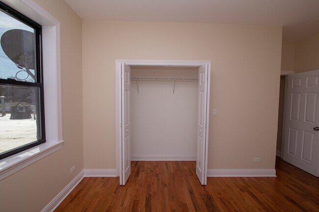 Building Photo - 4001 W Armitage Ave