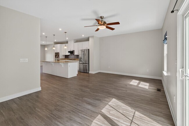 Building Photo - 949 Centurion Cir
