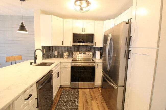 Building Photo - 1340 Hunters Rd