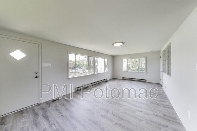 Building Photo - 8349 Bear Creek Dr