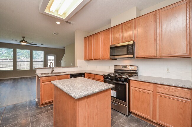 Building Photo - 18514 Alemarble Oak St