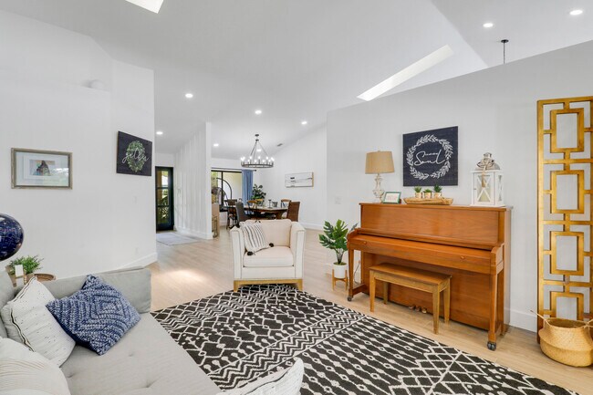 Building Photo - 15316 75th Way N