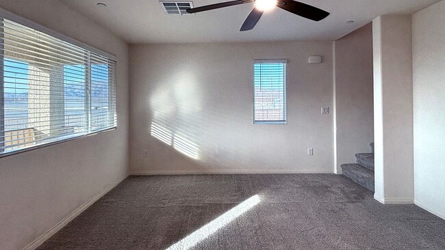 Building Photo - Wonderful 3 Bedroom townhouse with a 1 car garage - 3 levels located in North Las Vegas