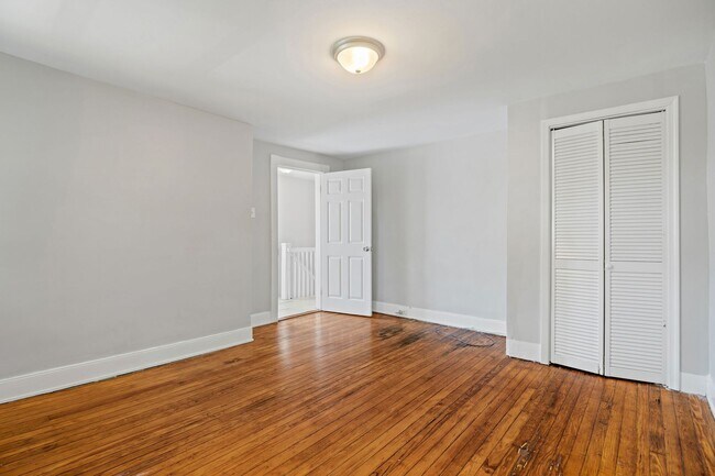 Building Photo - 3 Bedroom/1.5 Bath Northside Home ***Avail...