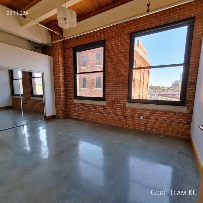 Building Photo - 382 W 22nd St