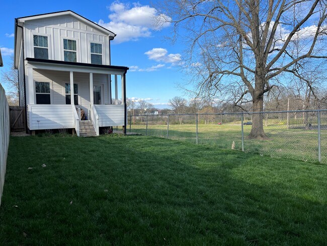 Backyard and back porch - 6361 A Ivy St