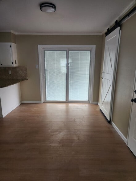 Dining area facing backyard door - 211 Ellen Dr