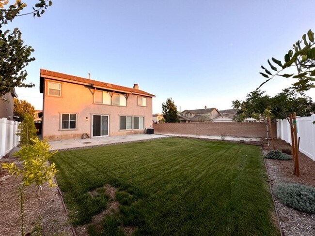 Building Photo - Beautiful 4 bedroom two story house with RV parking for LEASE in Murrieta!