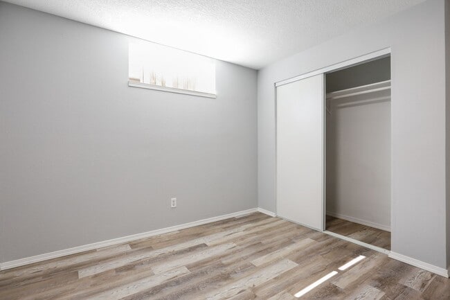 Building Photo - Renovated Basement level unit - West Linn, OR