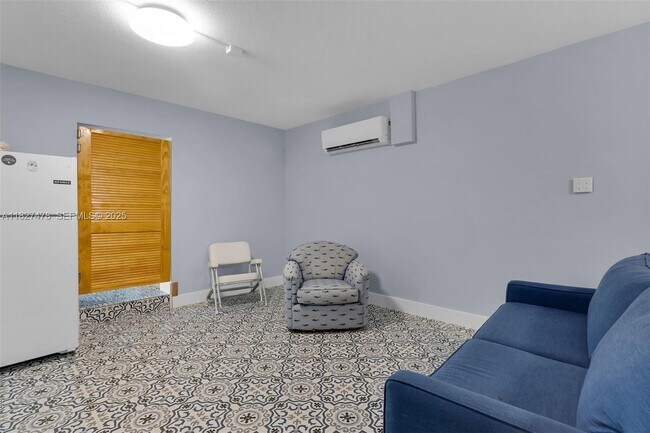 Building Photo - 232 W Seaview Dr