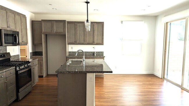 Building Photo - 7449 Channel View St