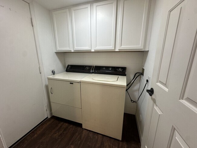 Building Photo - Point South Mountain; Located in the highly desirable Point South Mountain Community, resort styl...