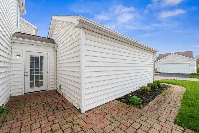 Building Photo - 4035 Redroyal Ave