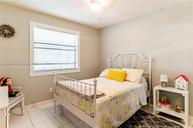 Building Photo - 15805 W Waterside Cir