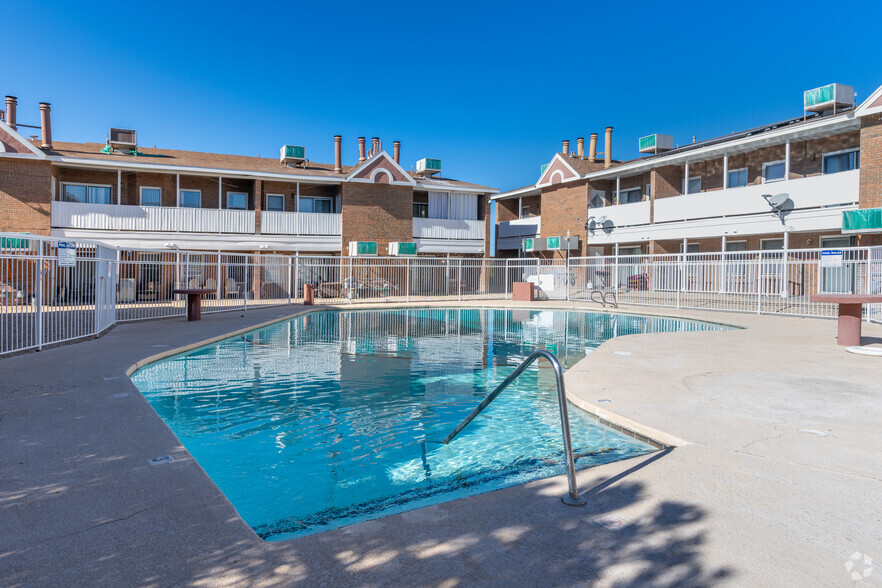 Primary Photo - Woodcrest Apartments