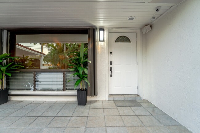 Building Photo - 1016 NE 26th Ave