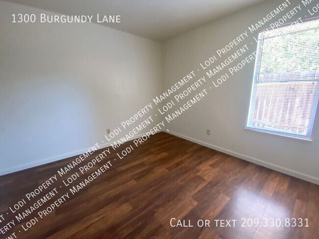 Building Photo - 1300 Burgundy Ln
