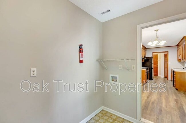 Building Photo - 4428 N Shirley Dr