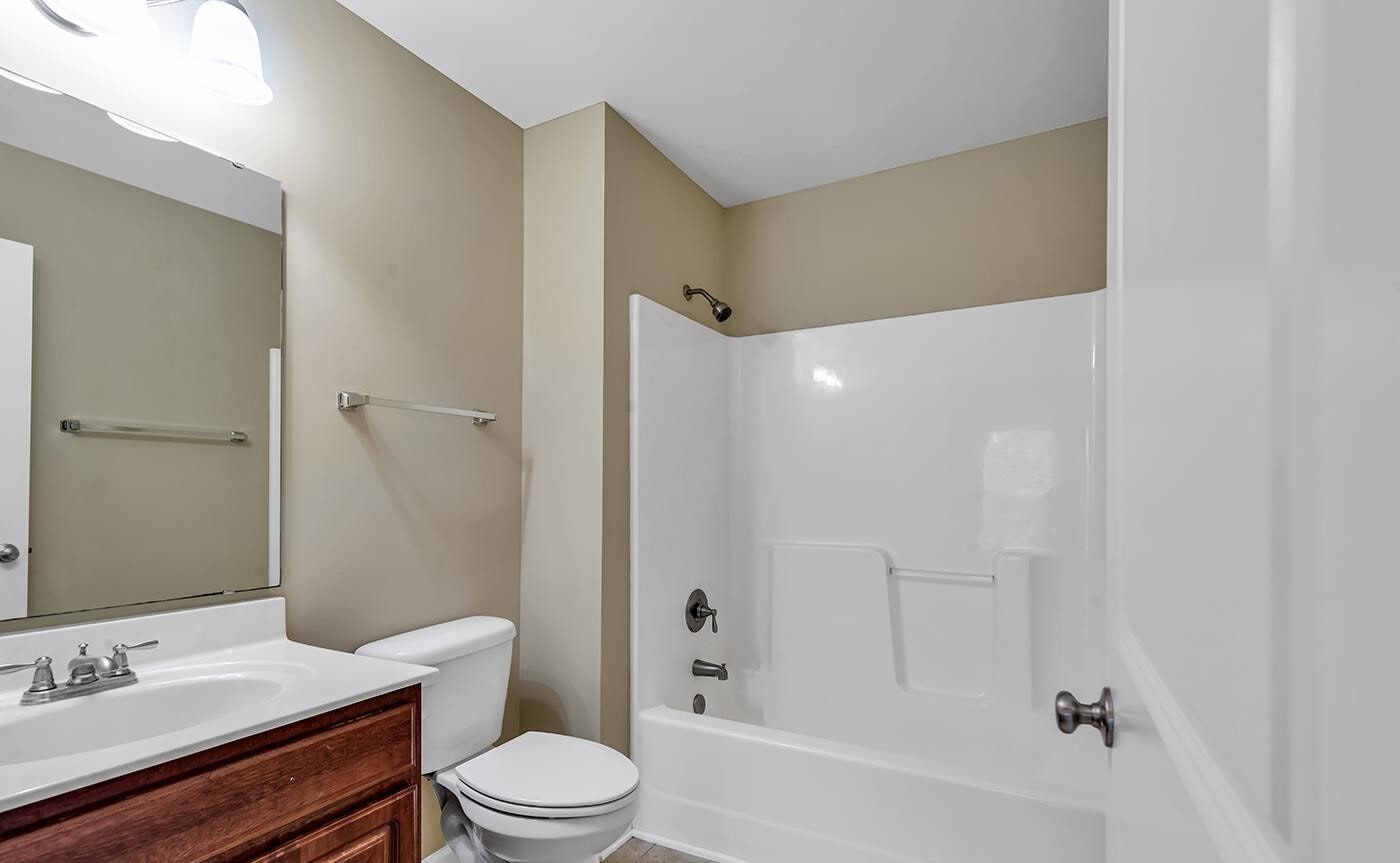 Guest Bathroom - 1631 Low Country Pl