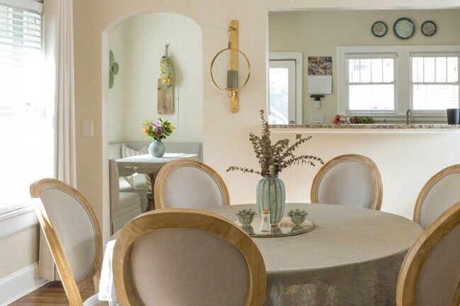 Building Photo - 801 Durant Pl NE