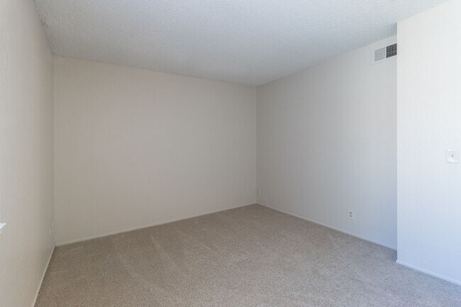 Building Photo - Live in the Heart of Midtown Sacramento!  ...