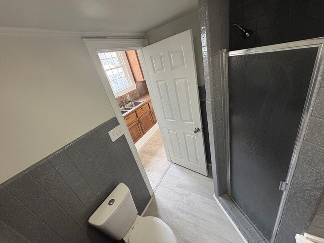 Building Photo - 447 Avondale Dr