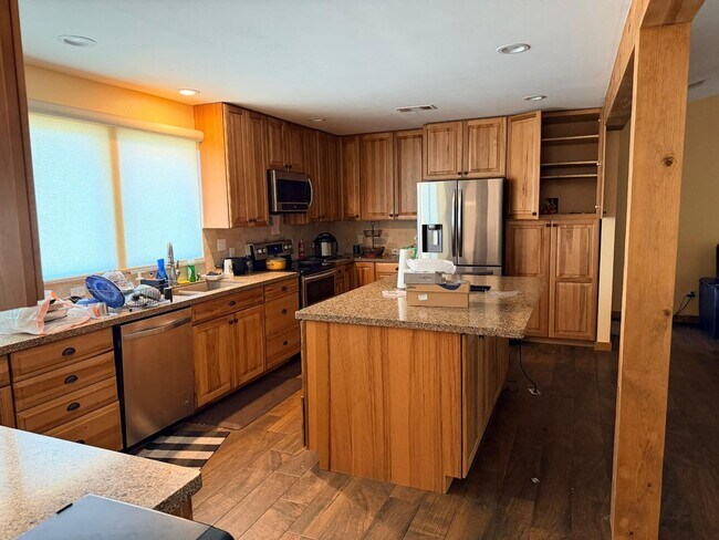 Building Photo - 2.35-acre farmhouse in the heart of Cedar Park available for rent!