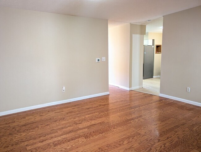 Building Photo - AVAILABLE NOW! Spacious 3 Bed / 2.5 Bath Home in Washington Twp with Basement!