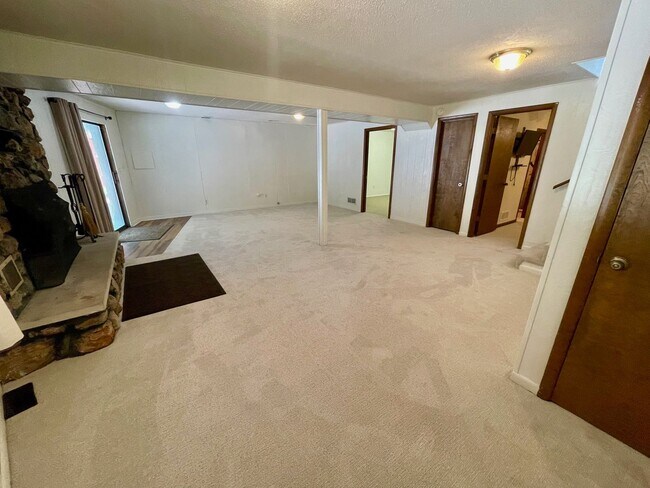 Building Photo - Unique 4 Bedroom Home on Dead-End Road w/ 6 Acres